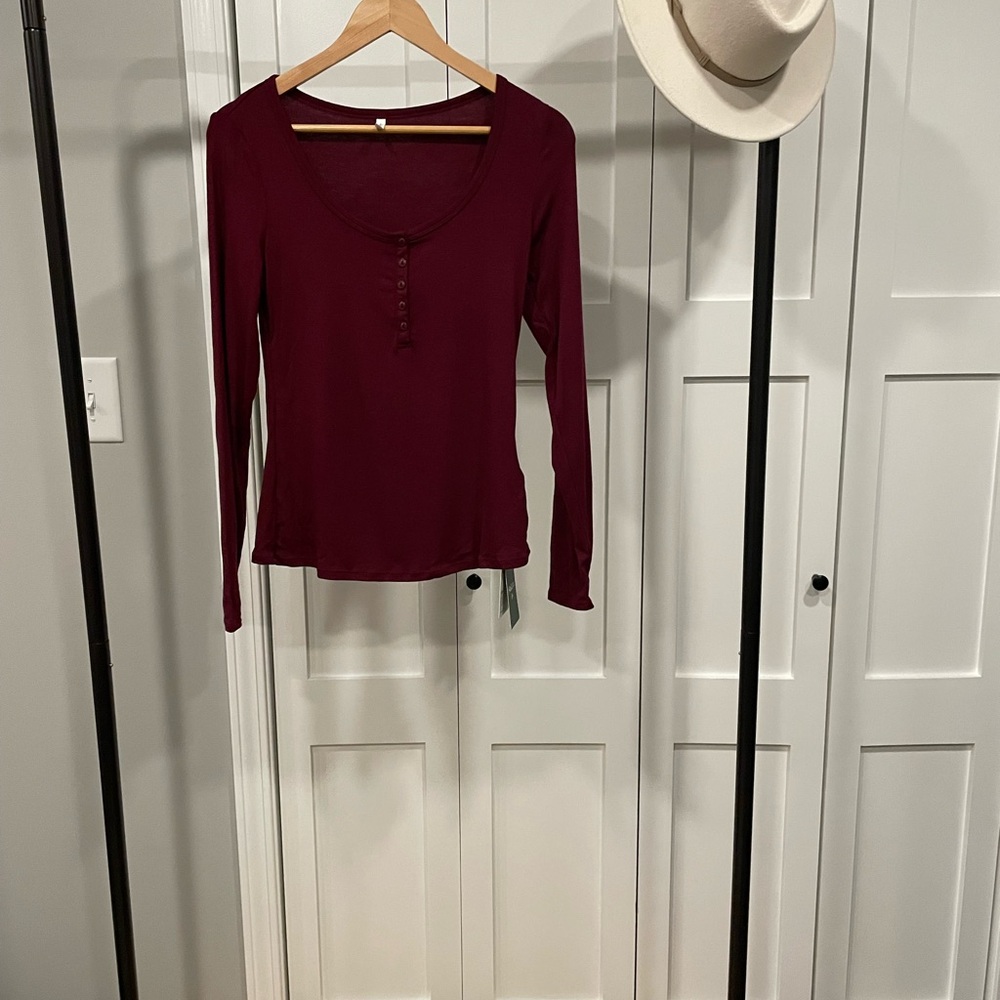 HALARA Long Sleeve Scoop Henley Top in Deep Wine